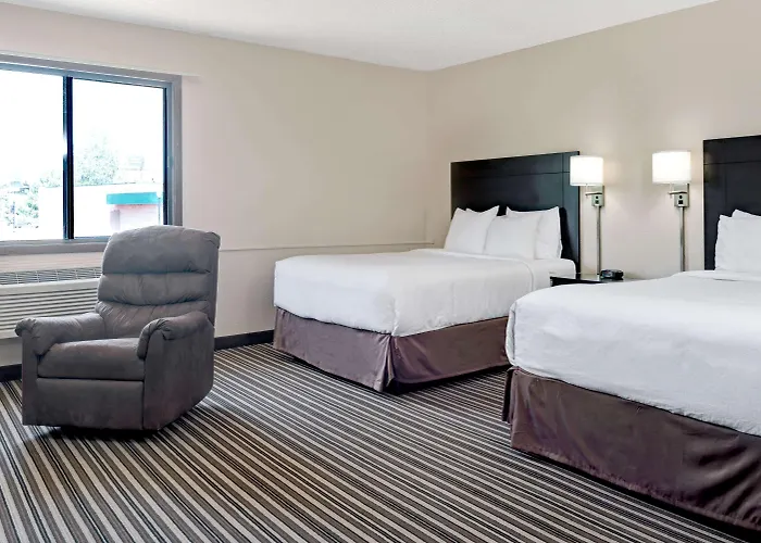 Super 8 By Wyndham Omaha I-80 West