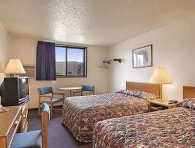 Super 8 By Wyndham I-80 West